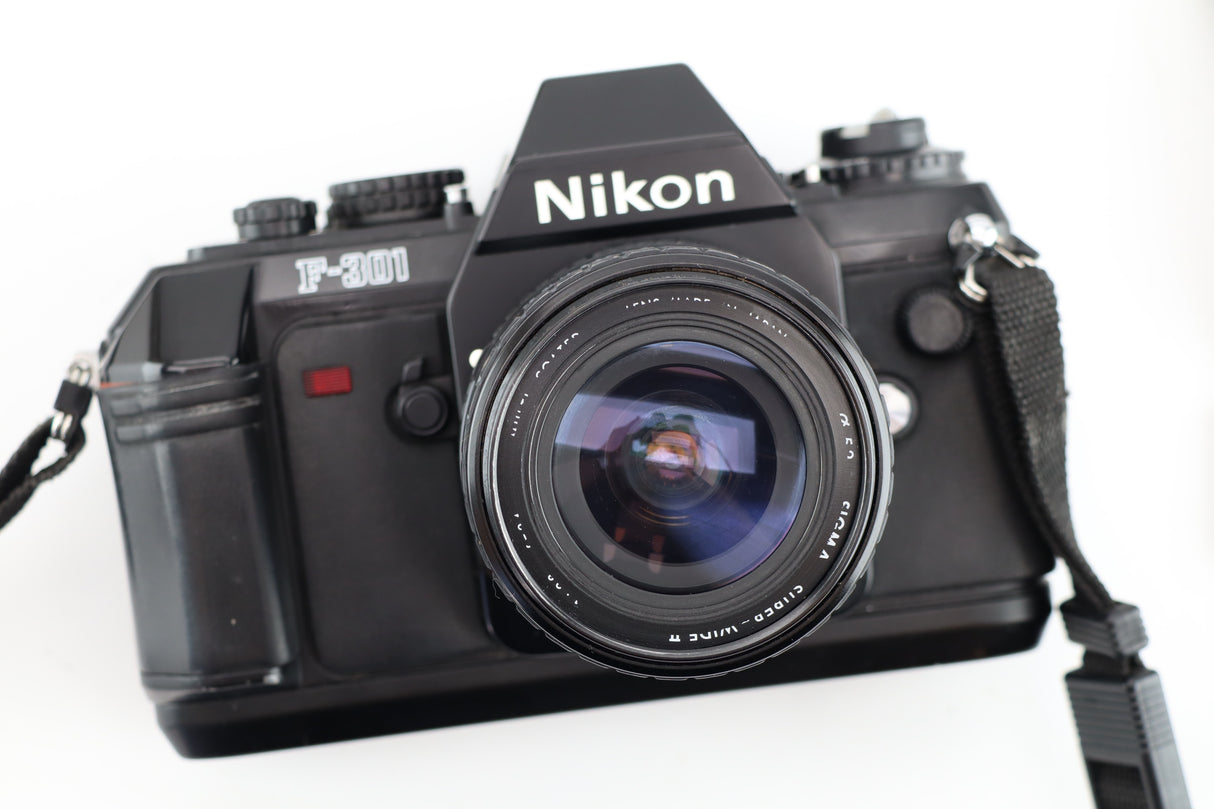 Nikon F-301 + Sigma mini wide 28mm