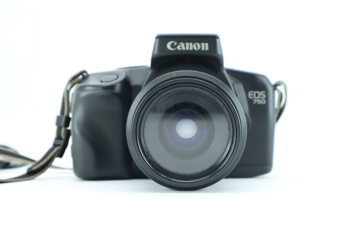 Canon EOS 750 with Canon zoom lens EF 35-70 1:3.5-4.5 A