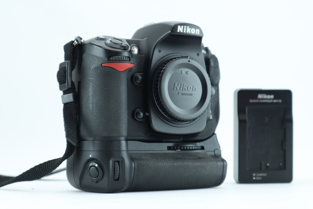 Nikon D300S with Multipack battery pack MB-D10