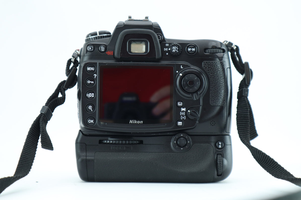 Nikon D300S with Multipack battery pack MB-D10