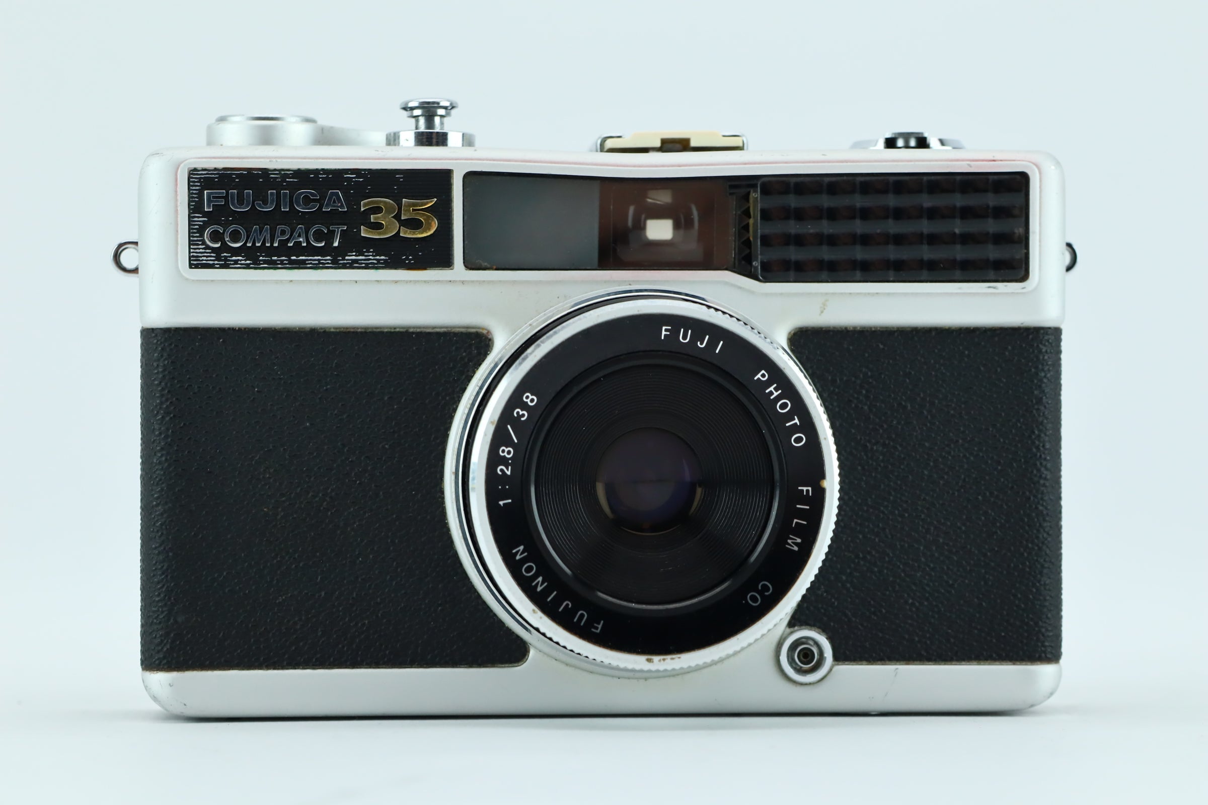 Fujica compact S with Fujinon 1:2.8/38 lens