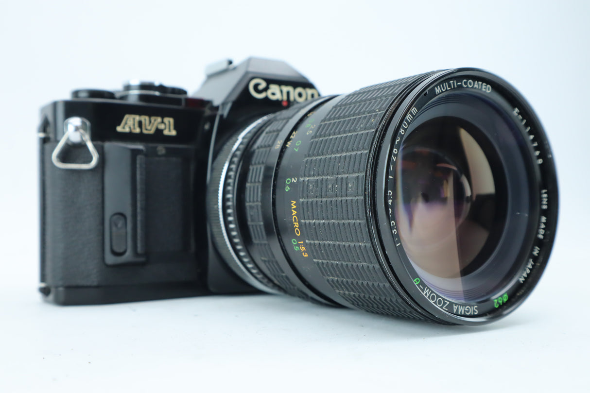 Canon AV-1 with sigma zoom 1:3,5-4,5 f/28-80mm