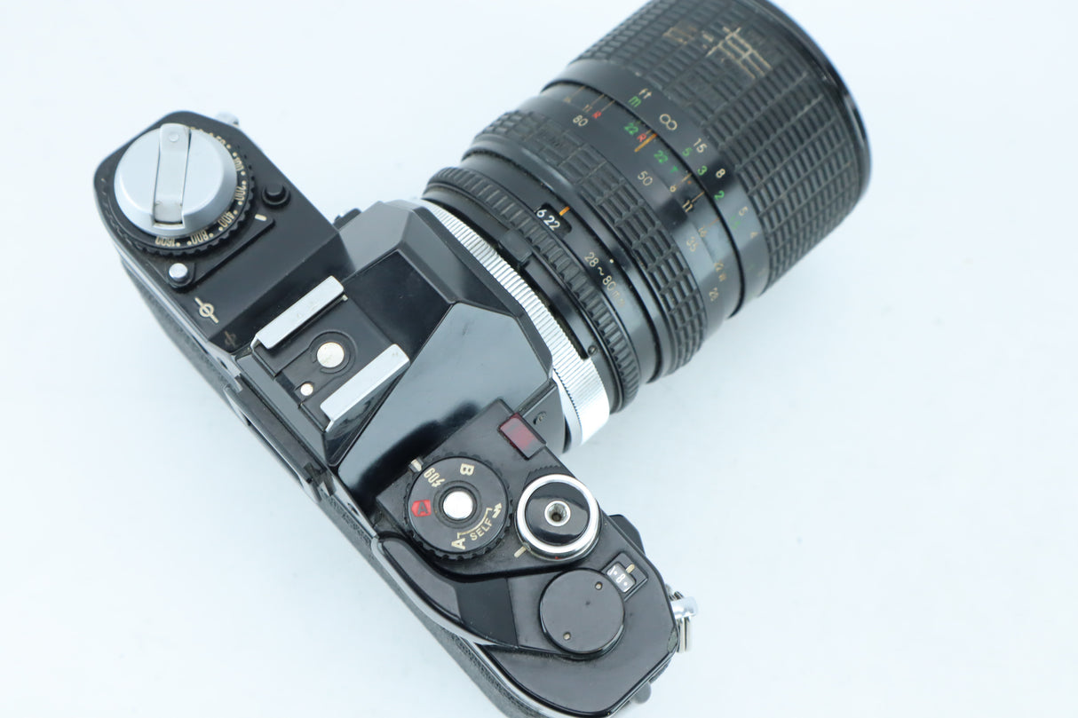 Canon AV-1 with sigma zoom 1:3,5-4,5 f/28-80mm