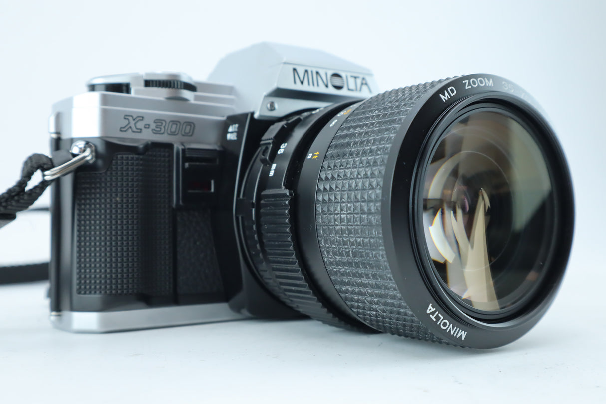 Minolta X-300 with MD zoom 35-70mm 1:3,5 lens