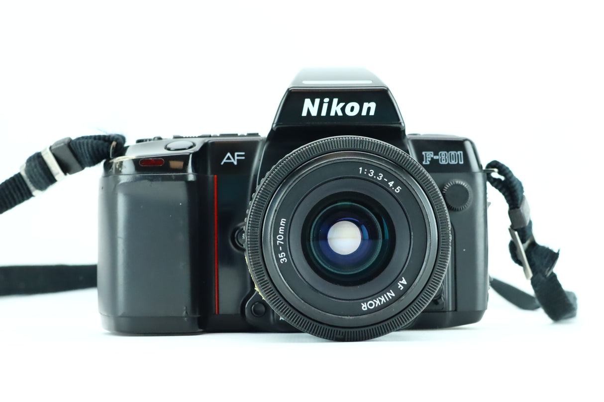 Nikon AF F-801 con lente AF Nikkor 35-70 mm 1:3.3-4.5