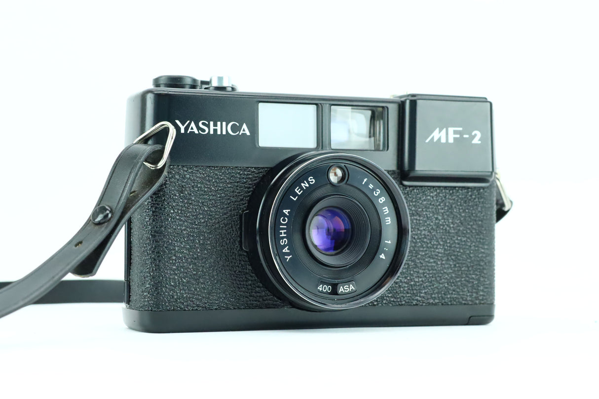 Yashica MF-2 con lente Yashica f=38mm 1:4