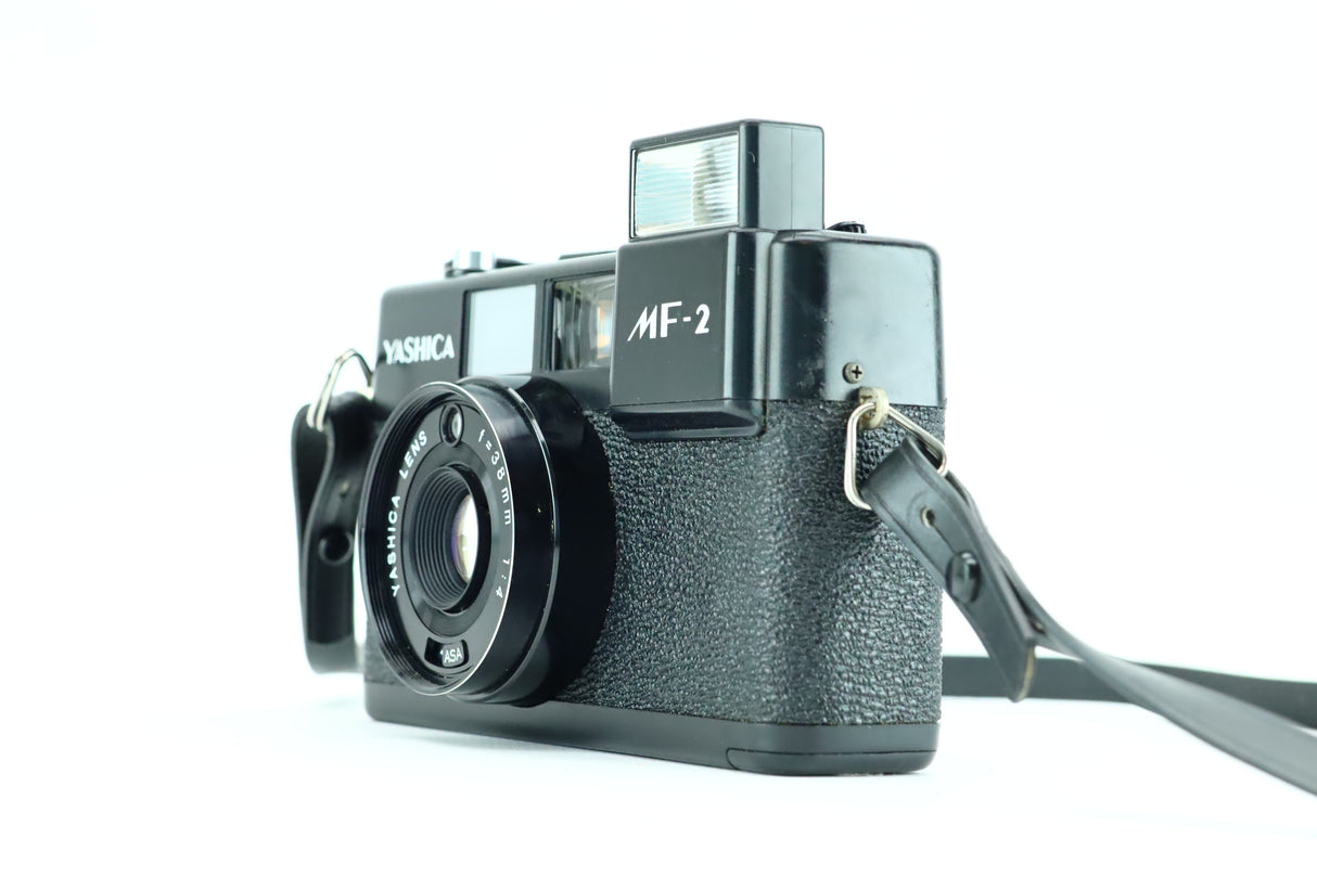 Yashica MF-2 con lente Yashica f=38mm 1:4